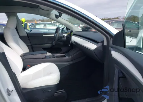 2023 Tesla Model Y Awd/Long Range Dual Motor All-Wheel Drive z USA, uszkodzony, nr VIN 7SAYGAEE4PF856425